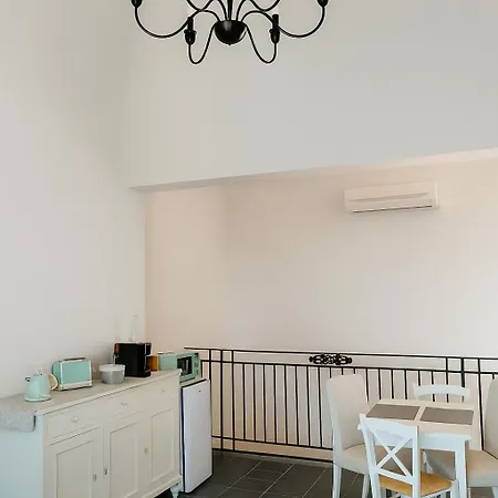 Bona Oda ve Kahvaltı 4*